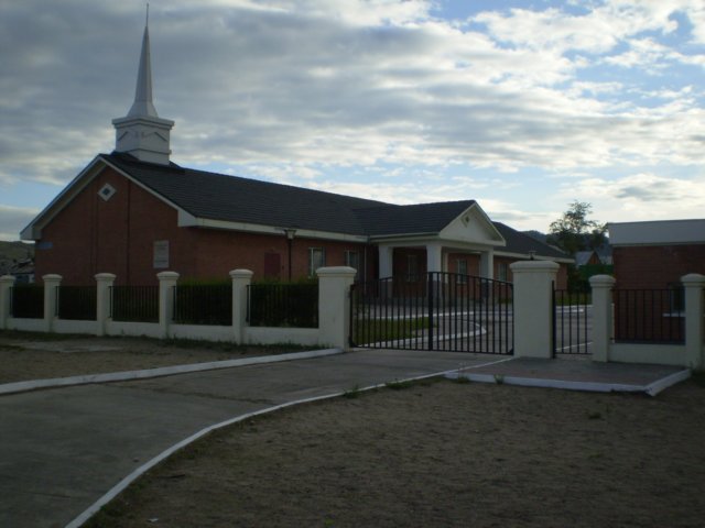 themilliondollarmormontemplesurroundedbyslums.jpg